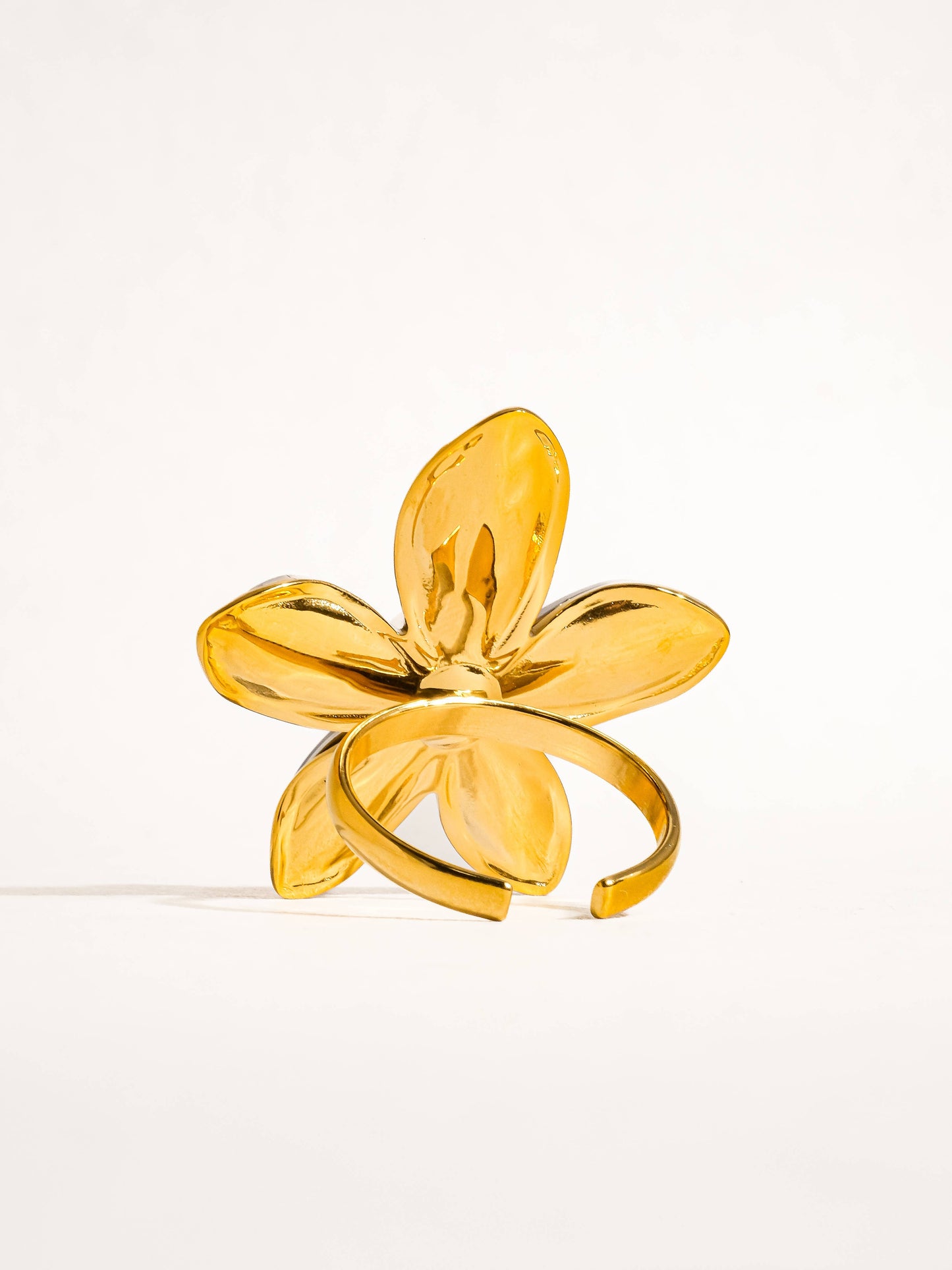 Two Toned Pearl Flower Ring