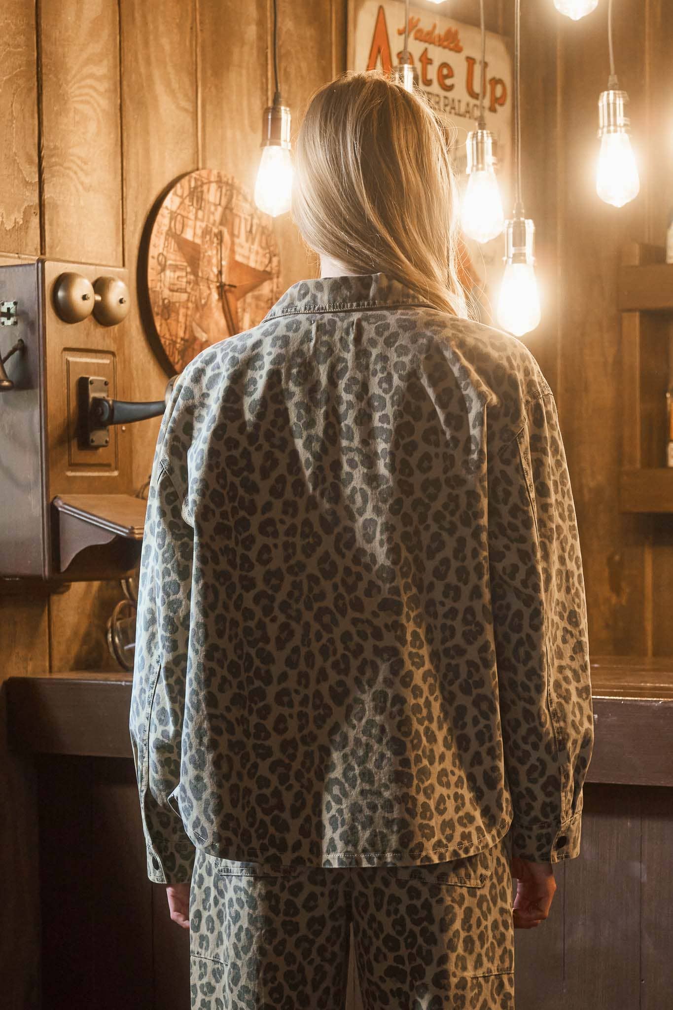 LEOPARD PRINT COLLARED BUTTON DOWN SHACKET