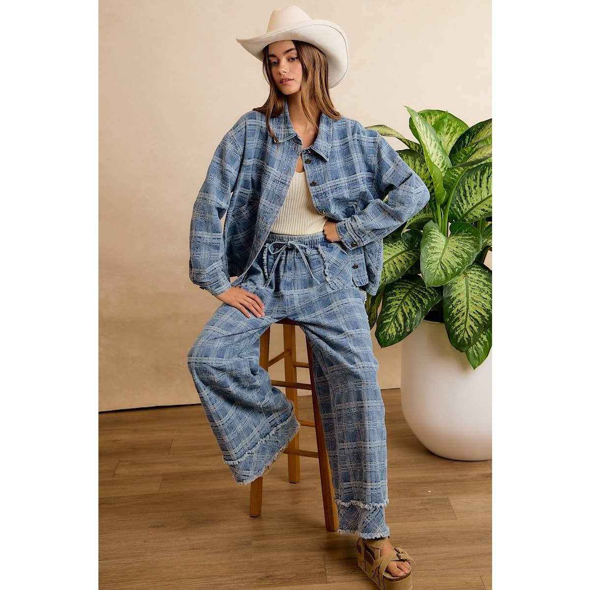 Frayed Detail Plaid Wide Leg Jeans