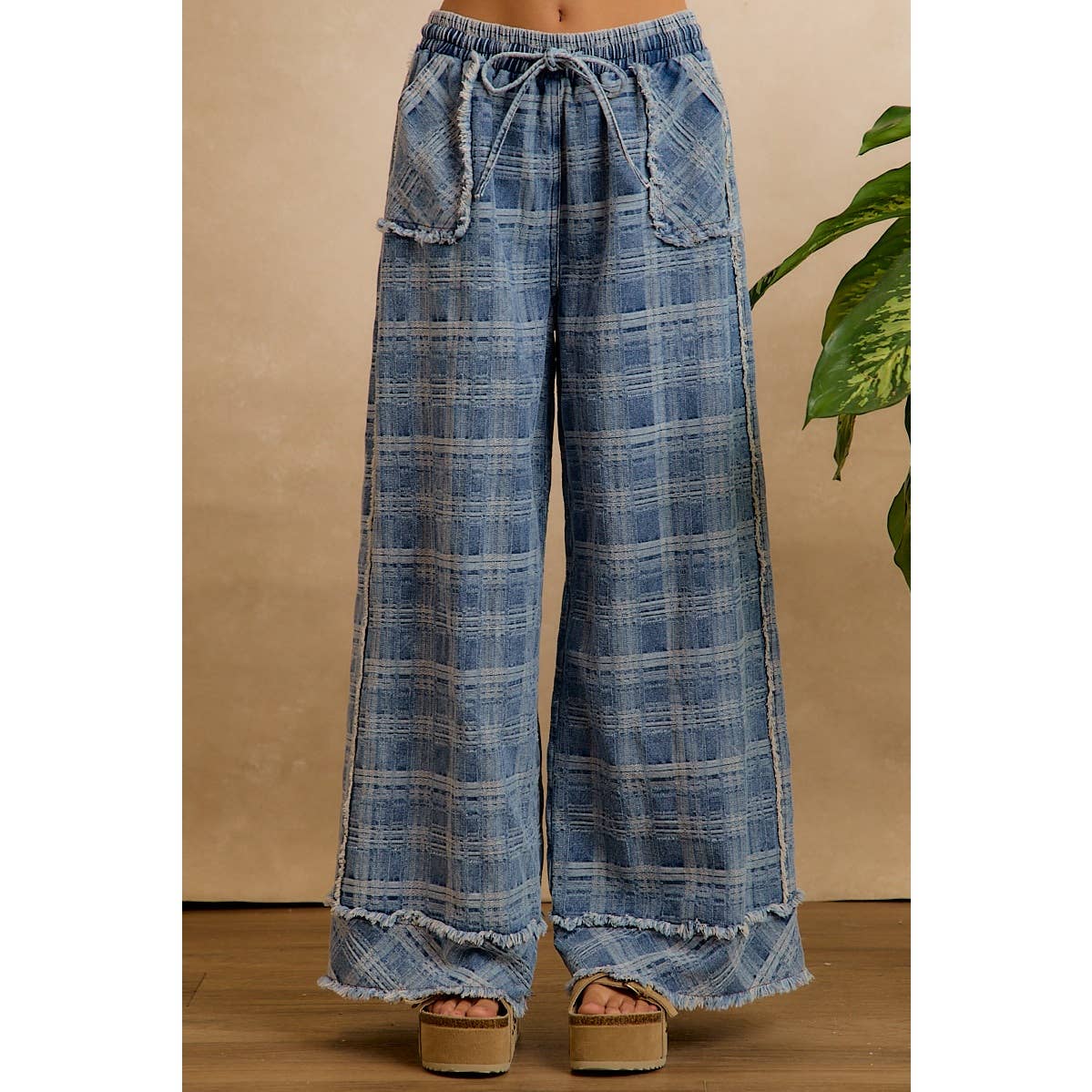 Frayed Detail Plaid Wide Leg Jeans