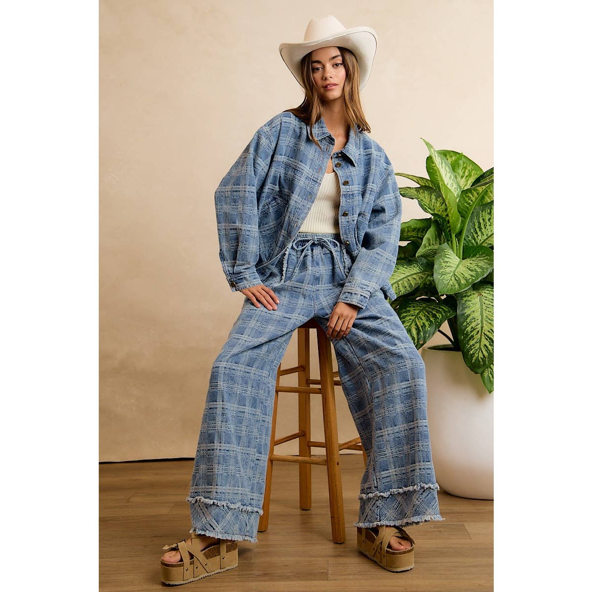 Frayed Detail Plaid Wide Leg Jeans