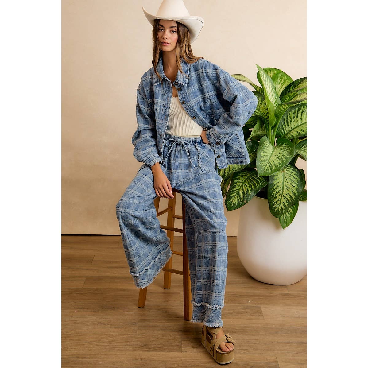 Frayed Detail Plaid Wide Leg Jeans