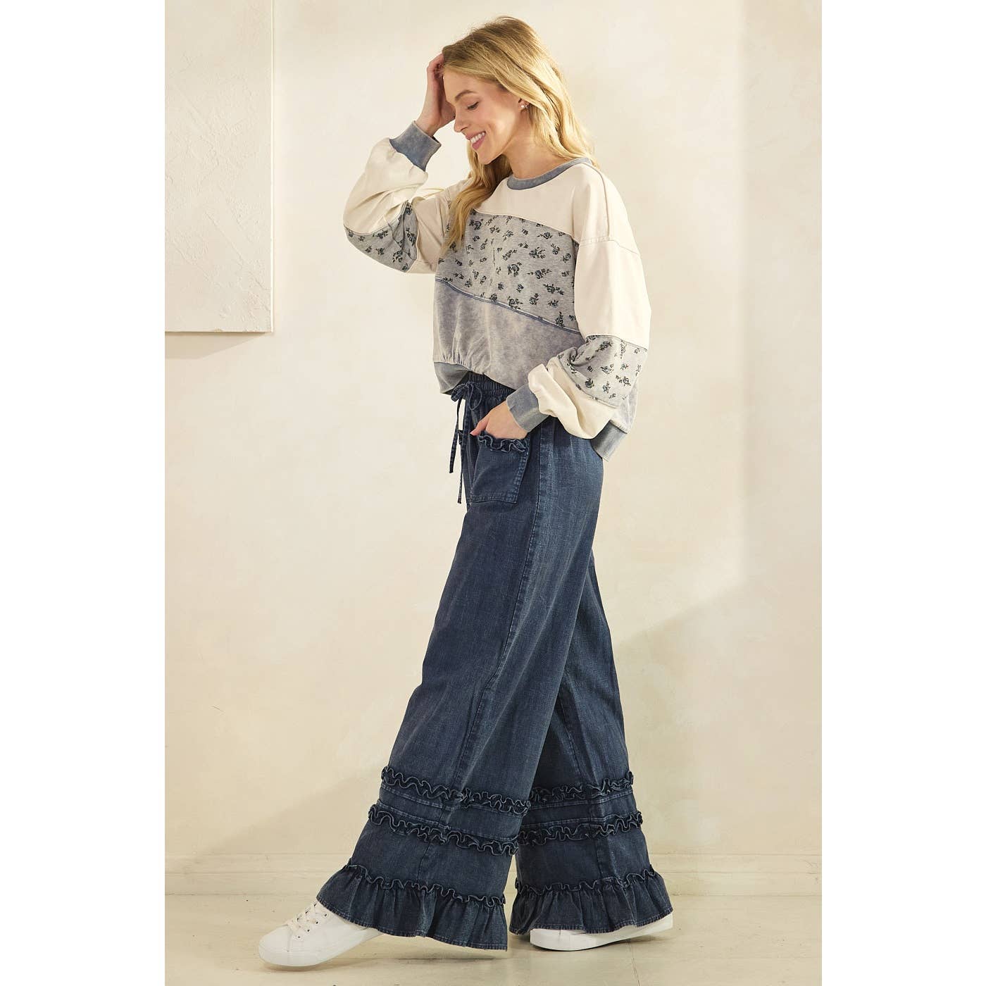 RUFFLE TRIM WIDE LEG PANTS