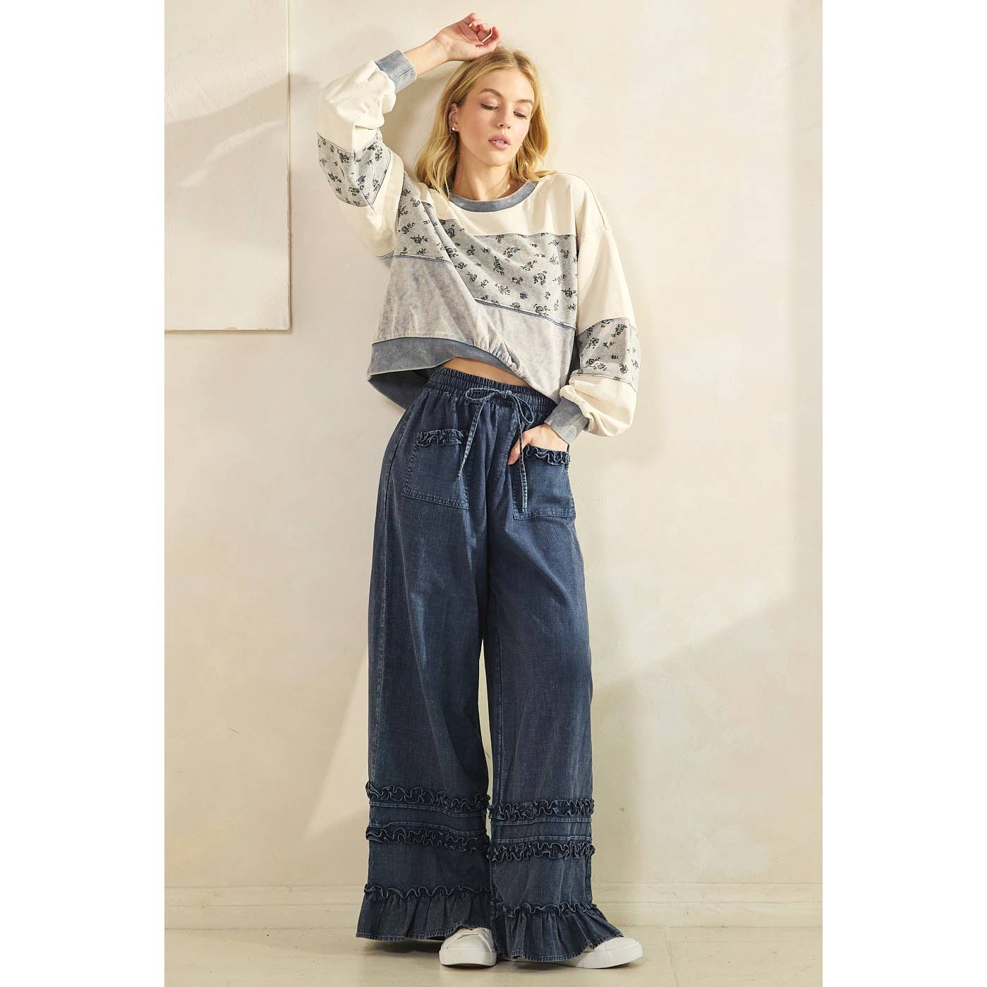 RUFFLE TRIM WIDE LEG PANTS