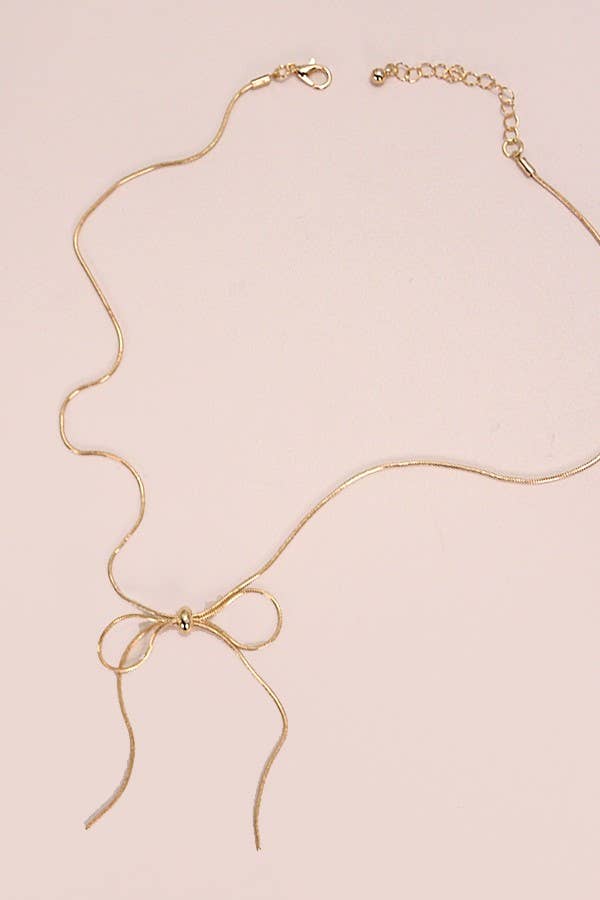 Snack Chain Bow Pendant Necklace