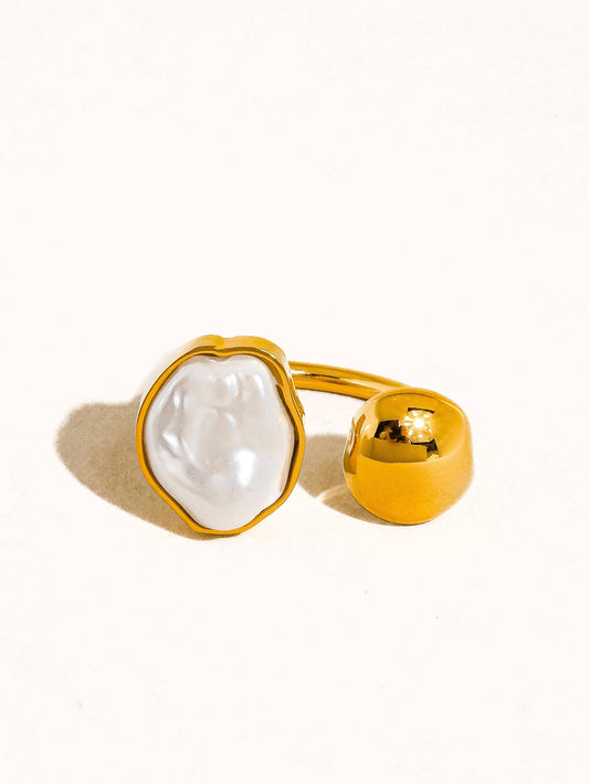 Abstract Pearl Ring