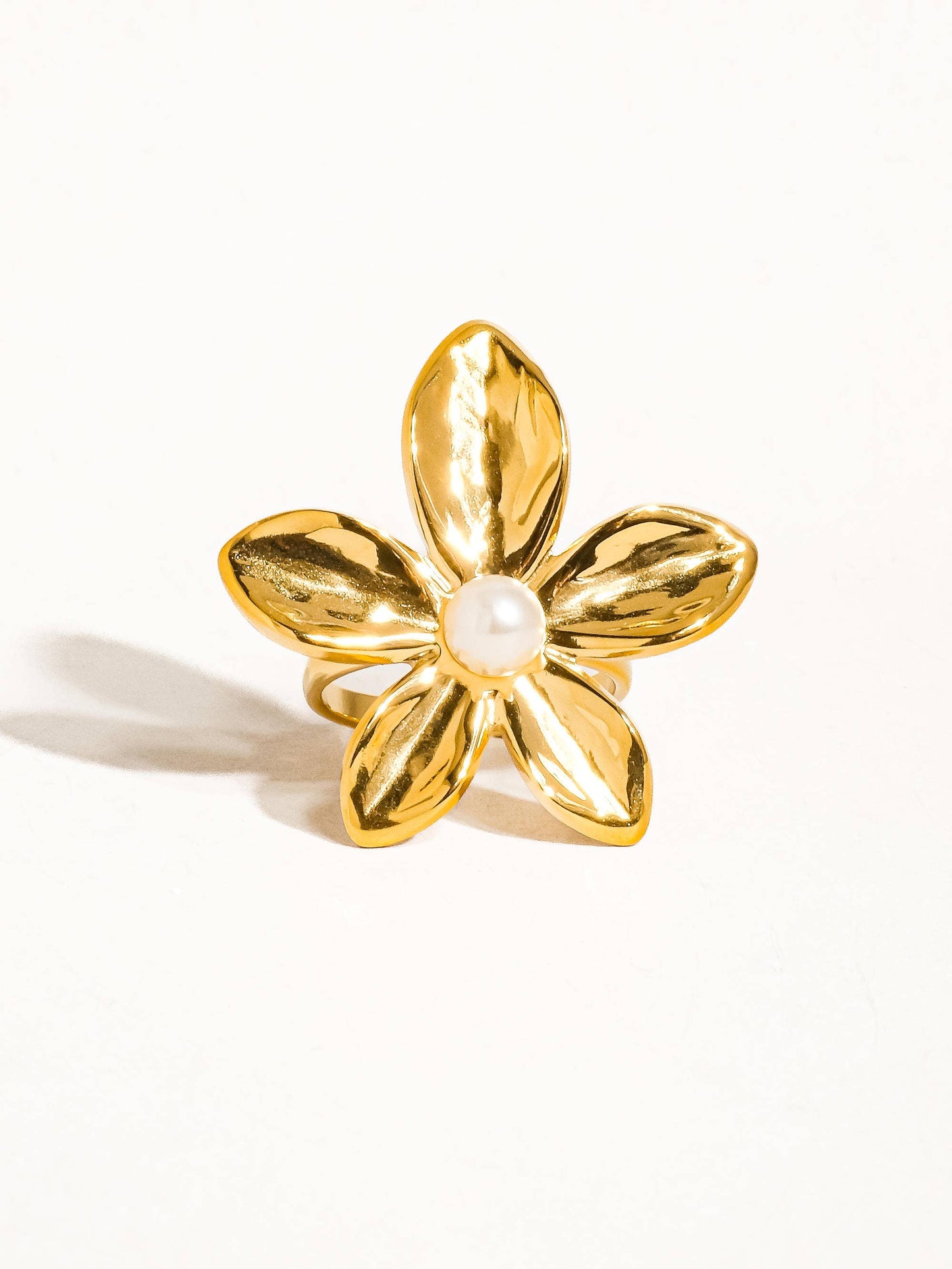 Two Toned Pearl Flower Ring