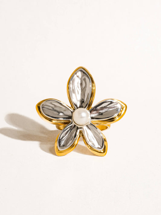 Two Toned Pearl Flower Ring