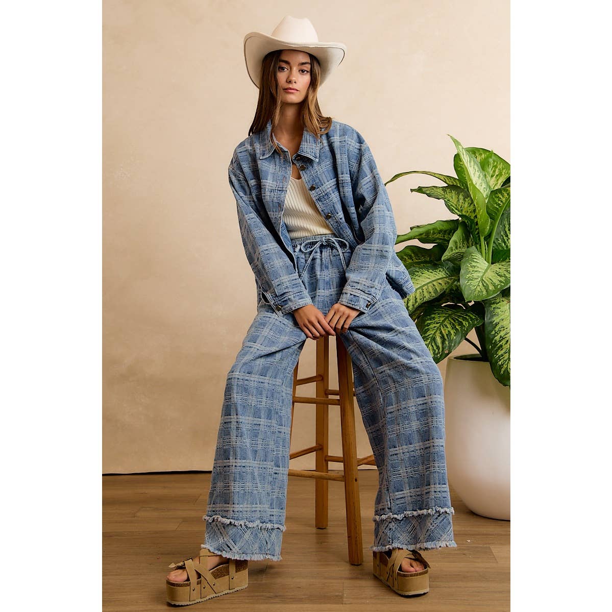 Frayed Detail Plaid Wide Leg Jeans
