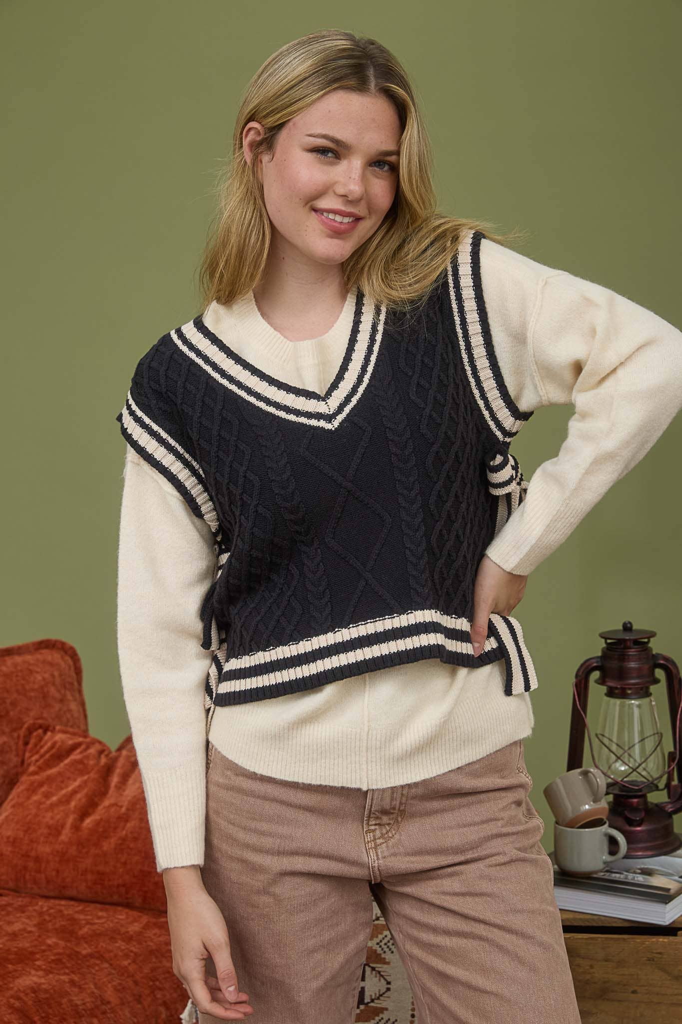 CONTRAST LINE TRIM SIDE TIE KNIT SWEATER VEST