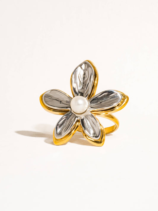 Two Toned Pearl Flower Ring