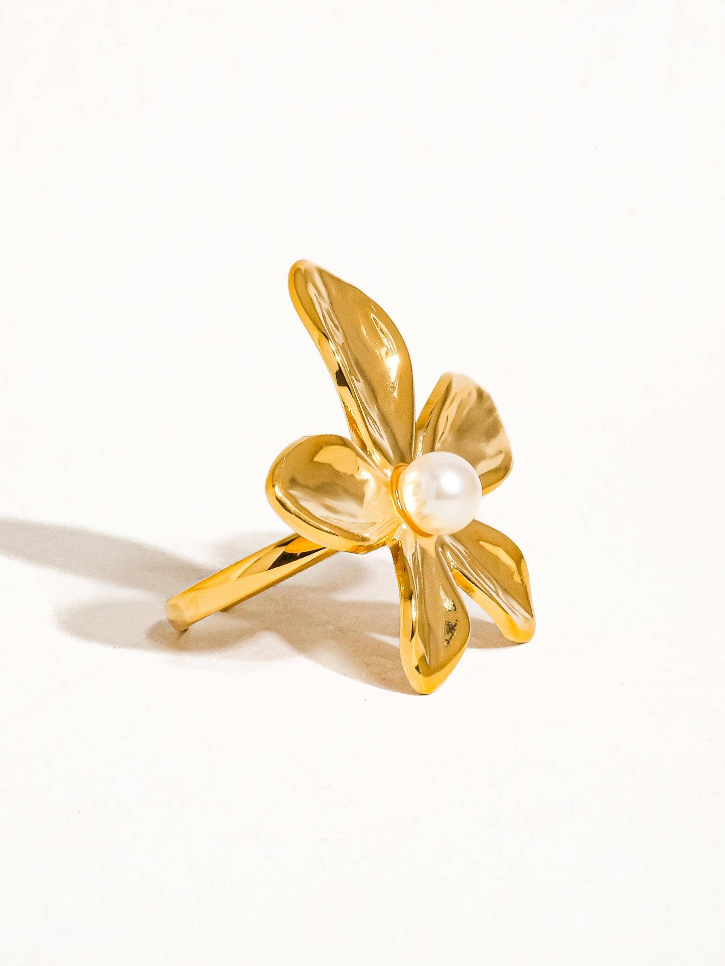 Two Toned Pearl Flower Ring